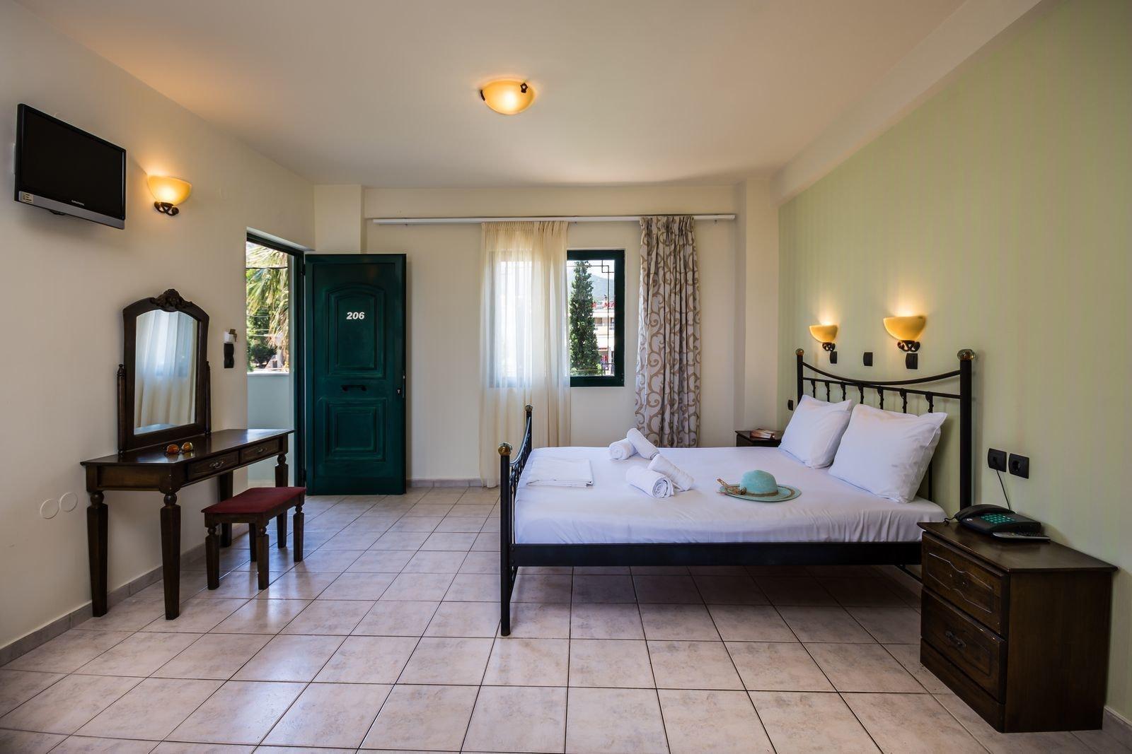 Dias Hotel & Apts Stalida Екстериор снимка
