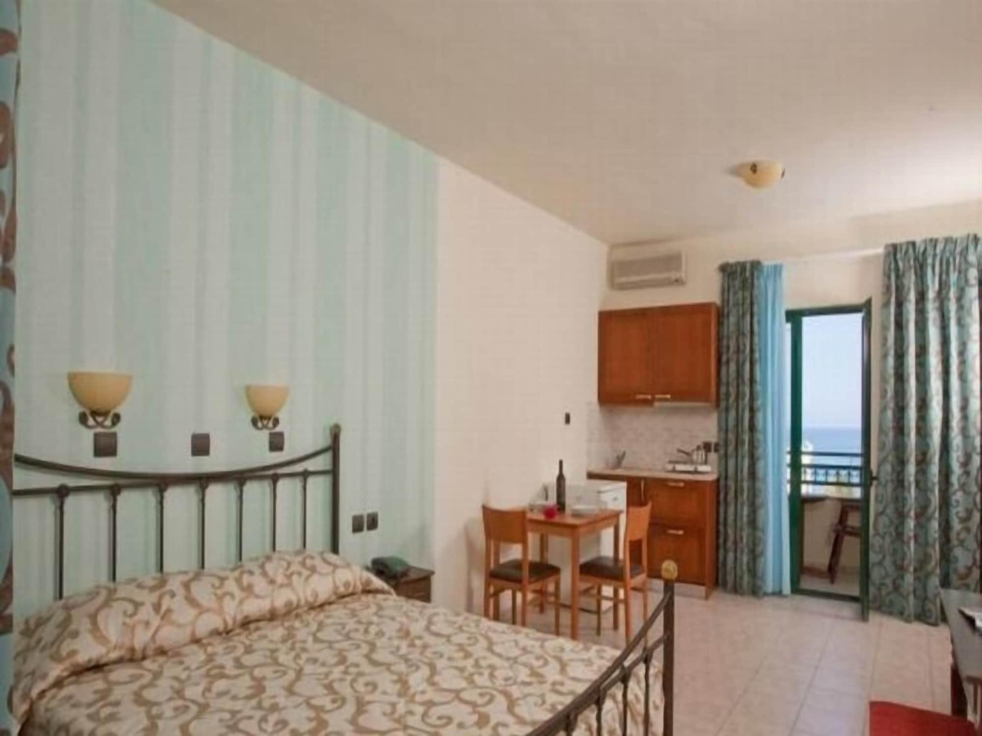 Dias Hotel & Apts Stalida Екстериор снимка