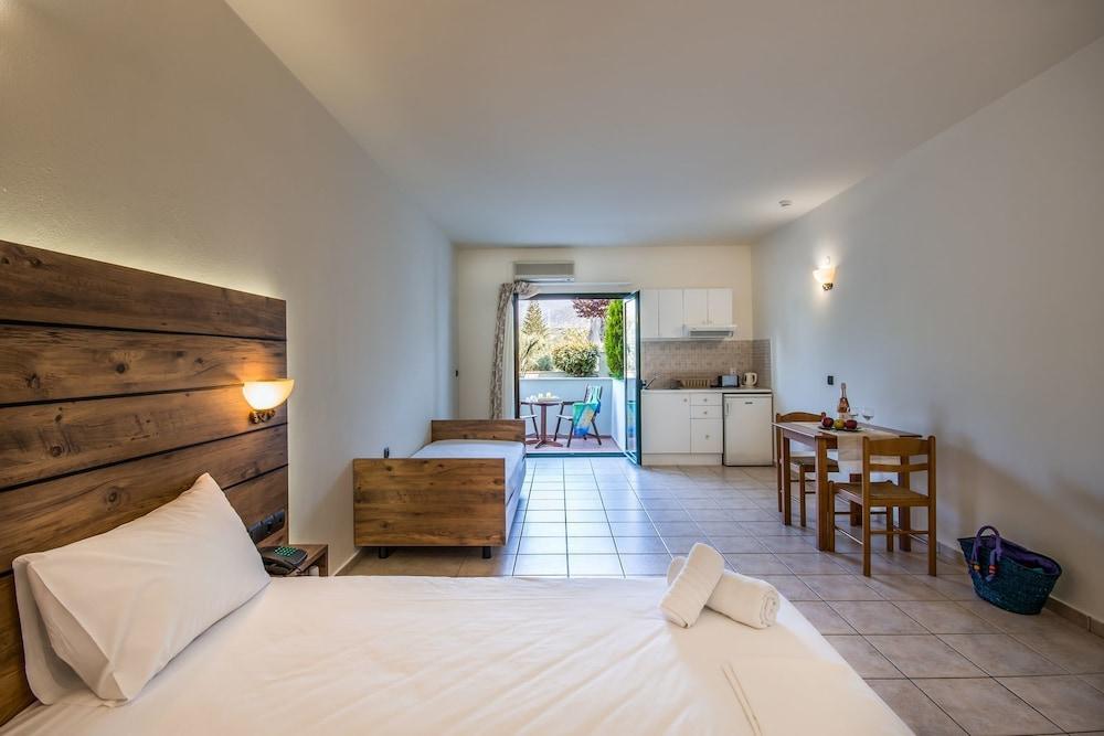 Dias Hotel & Apts Stalida Екстериор снимка