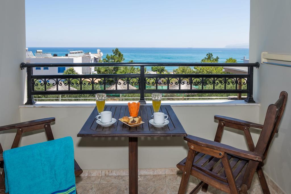 Dias Hotel & Apts Stalida Екстериор снимка