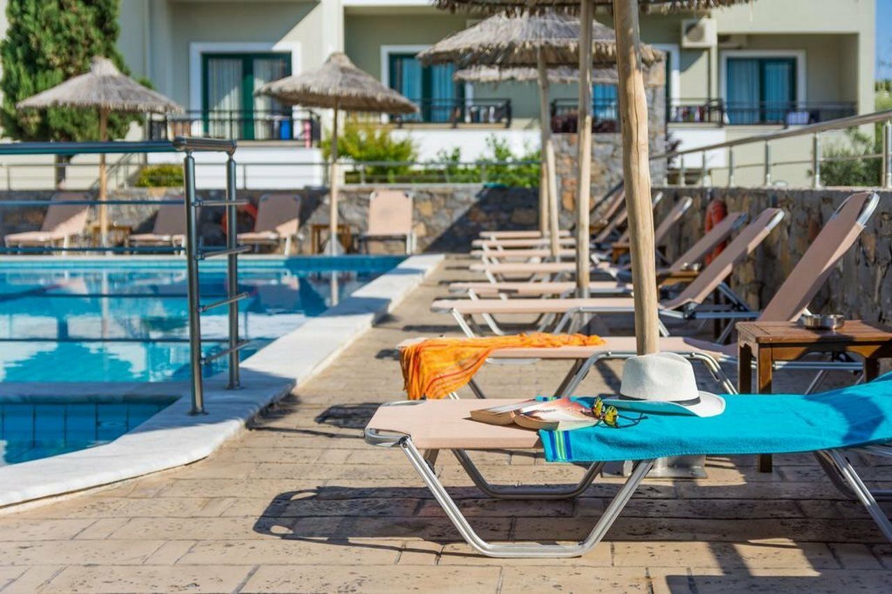 Dias Hotel & Apts Stalida Екстериор снимка