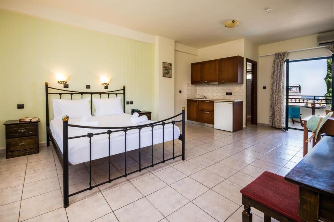 Dias Hotel & Apts Stalida Екстериор снимка